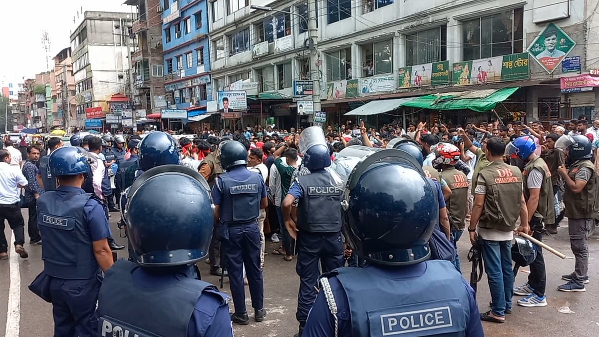 চাঁদপুরে বৈষম্যবিরোধী ছাত্র আন্দোলনের দেওয়া ‘মার্চ ফর জাস্টিস’ পদযাত্রা কর্মসূচি পালন করেন শিক্ষার্থীরা